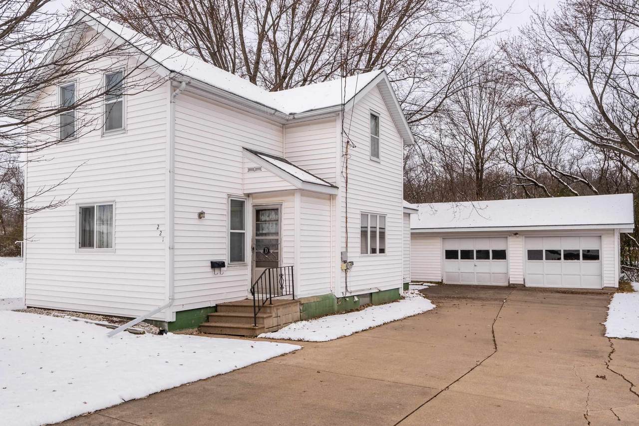 221 11TH STREET - Photo 1