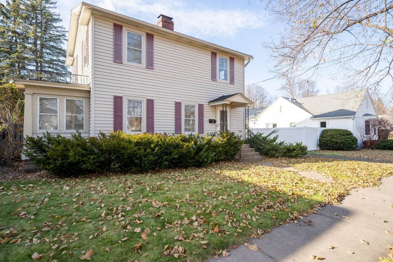2310 Oakwood Boulevard - Photo 1