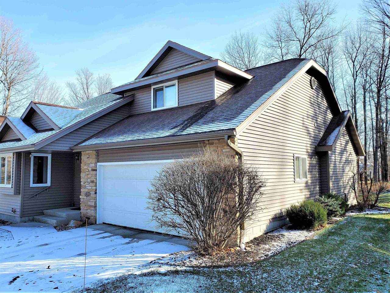 226454 Kingbird Avenue - Photo 1