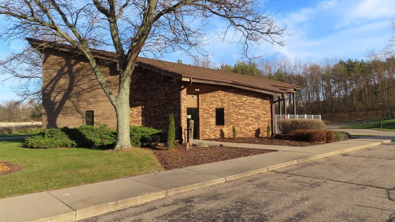 6810 Johnnies Lane - Photo 1