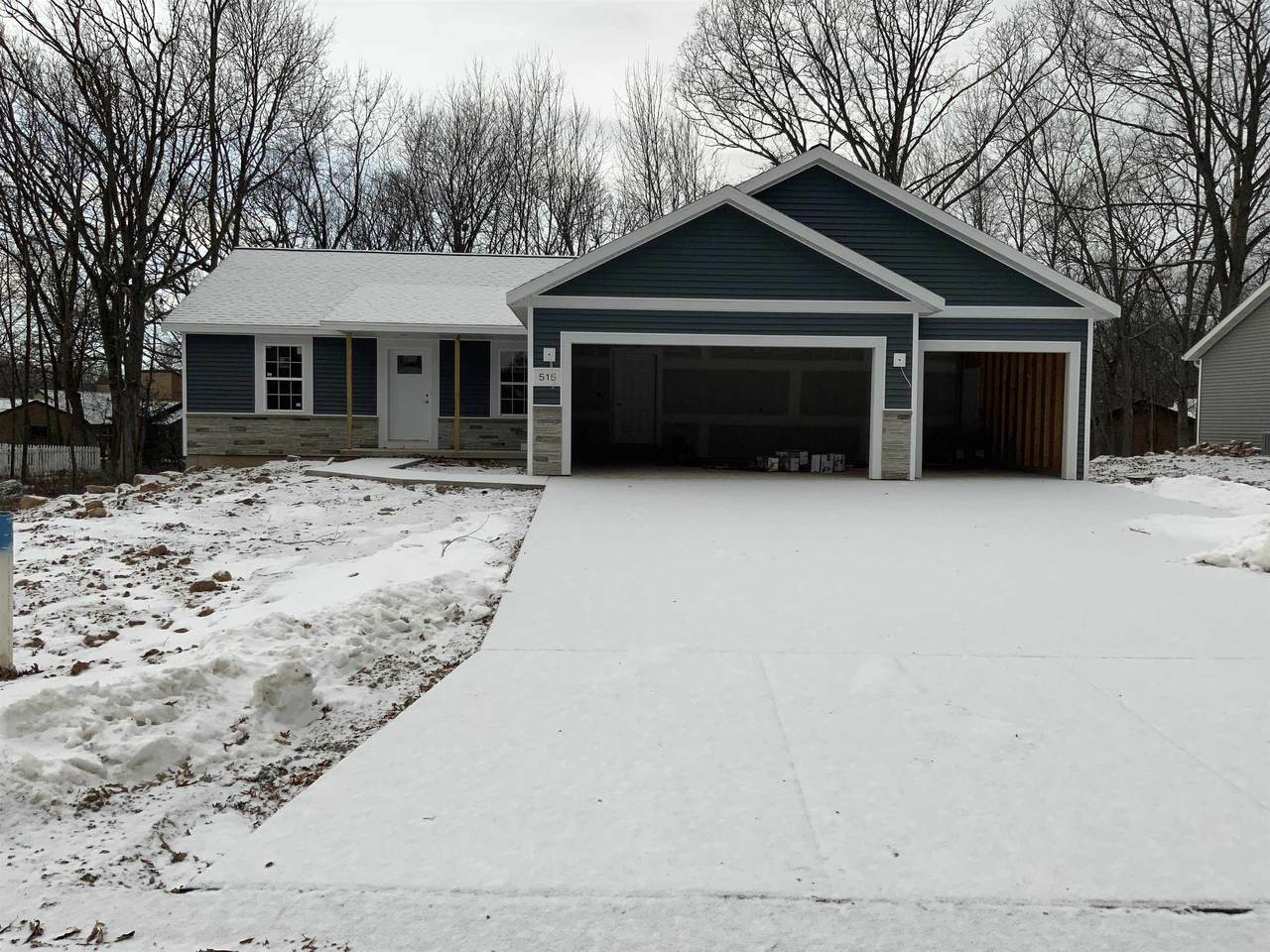 515 Woodland Circle - Photo 1