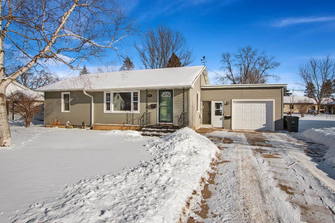 621 17TH AVENUE SOUTH - Photo 1