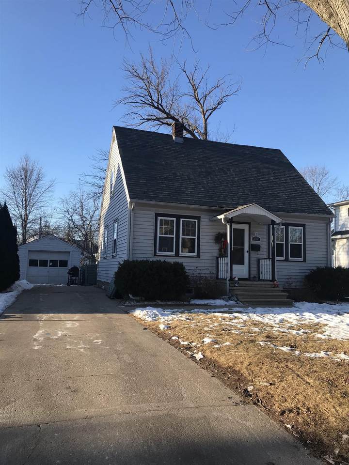 615 Lake Street - Photo 1