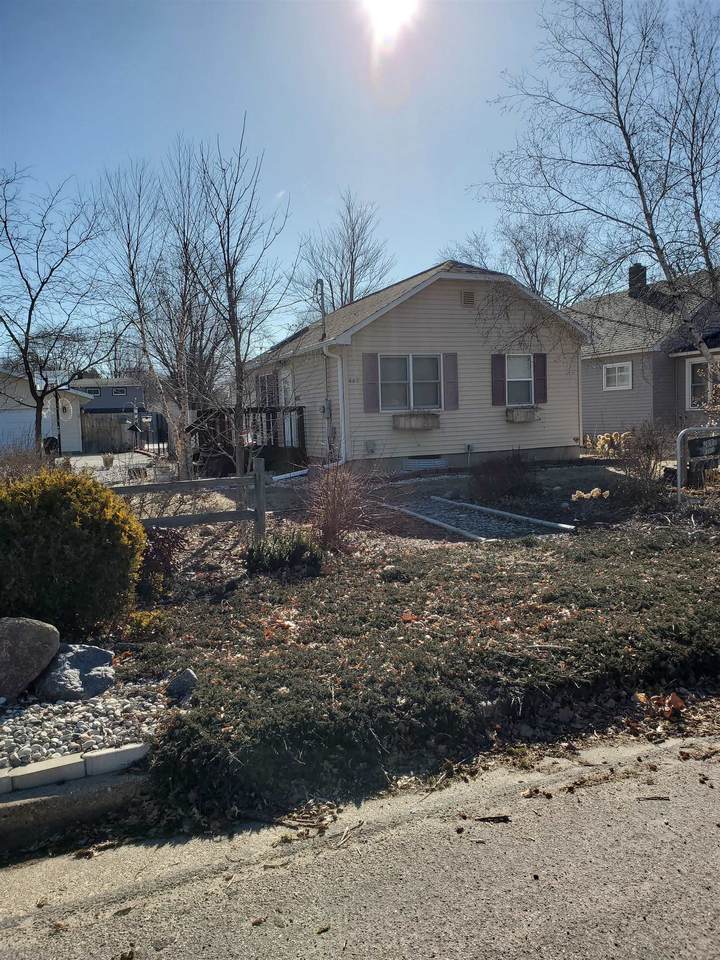 440 17TH STREET NORTH - Photo 1
