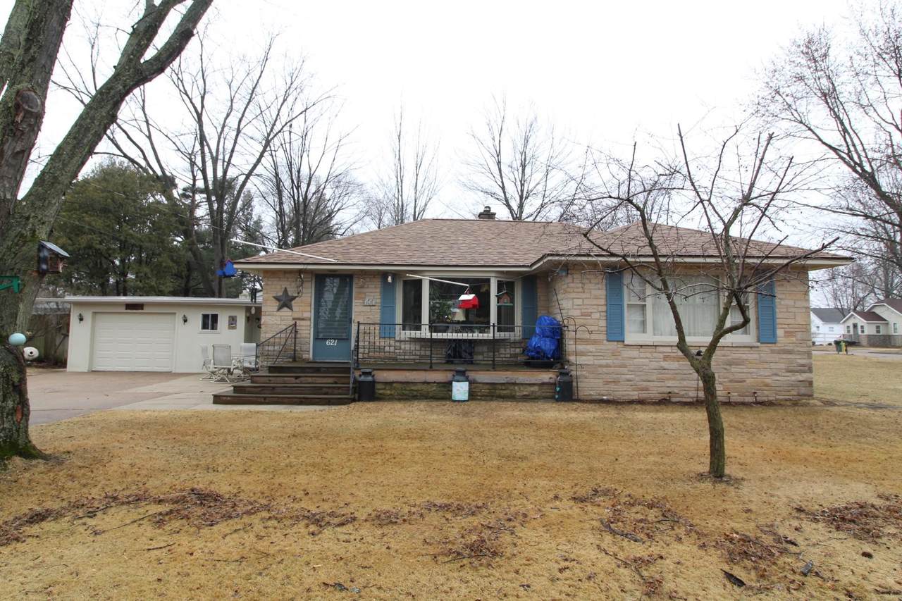 621 North Street - Photo 1