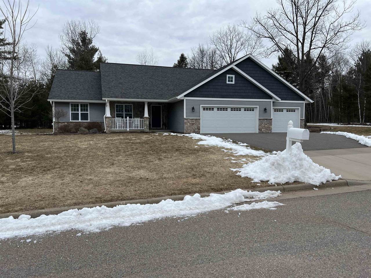 3204 Ridgewood Drive - Photo 1