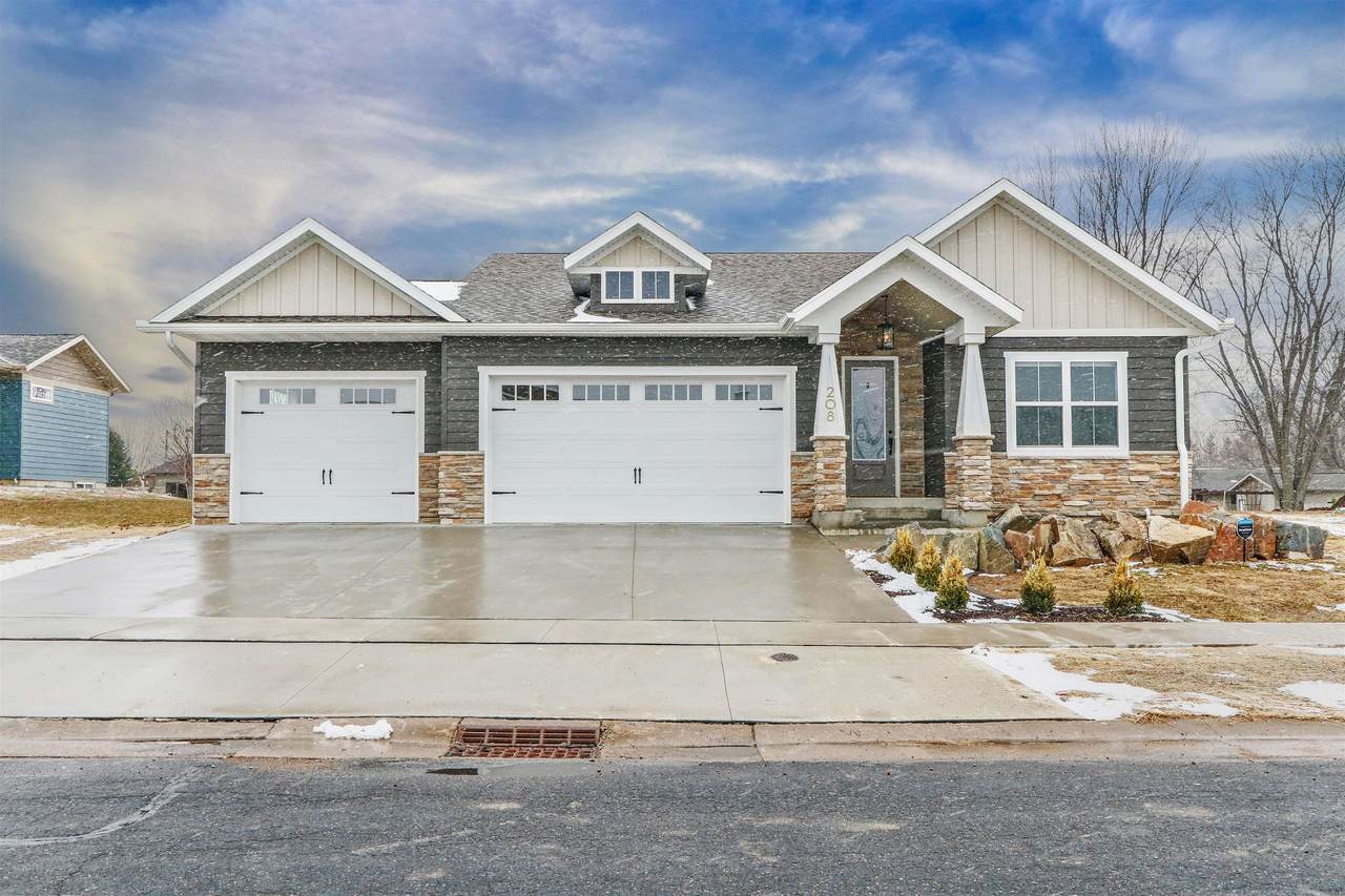 208 Sycamore Street - Photo 1