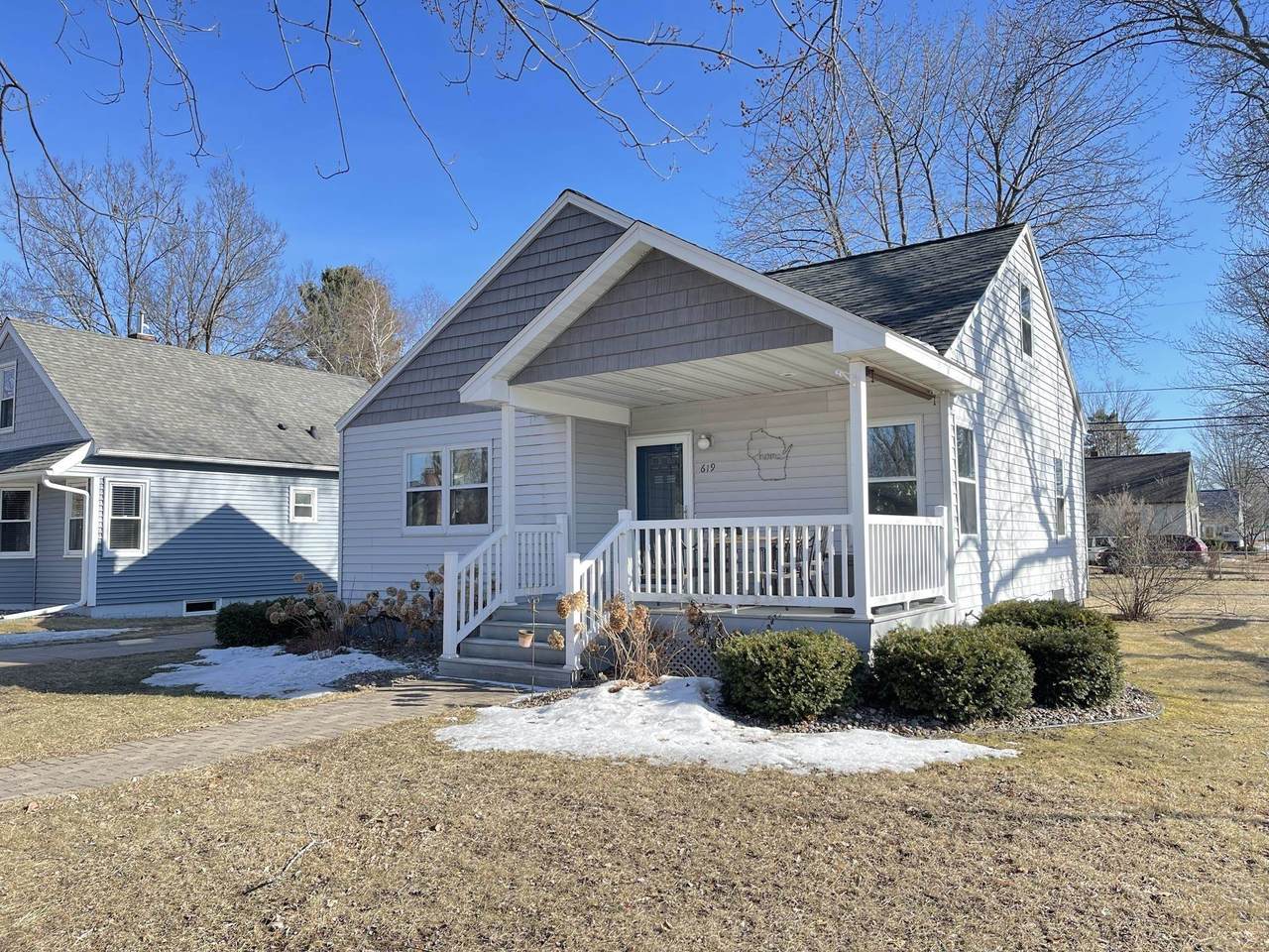 619 Kent Street - Photo 1
