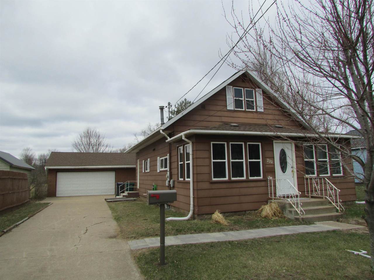 220 Wood Avenue - Photo 1