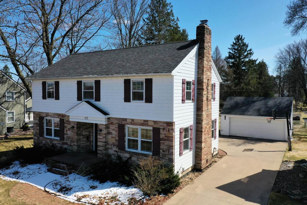 612 Clark Street - Photo 1