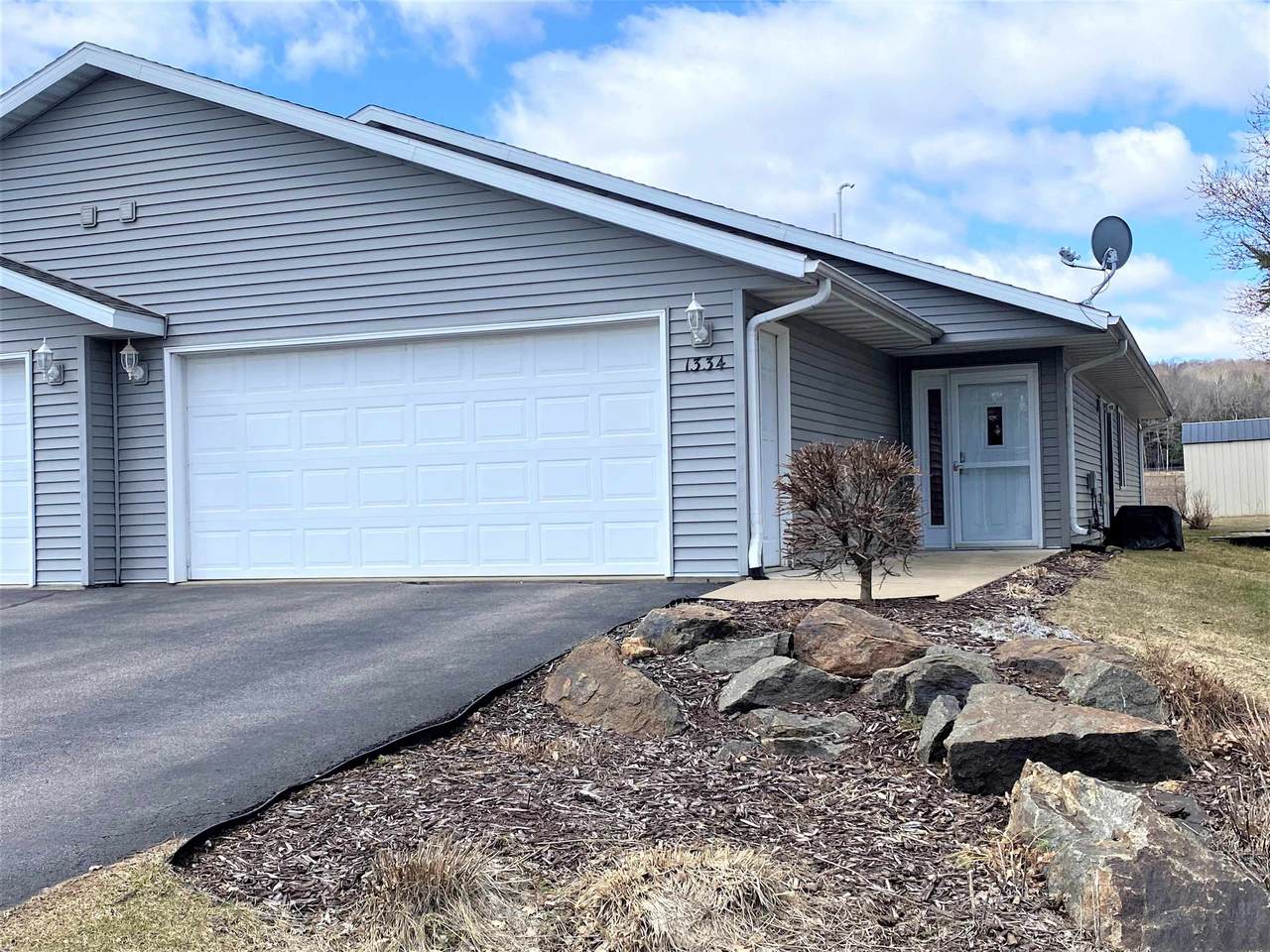 1334 16TH AVENUE - Photo 1