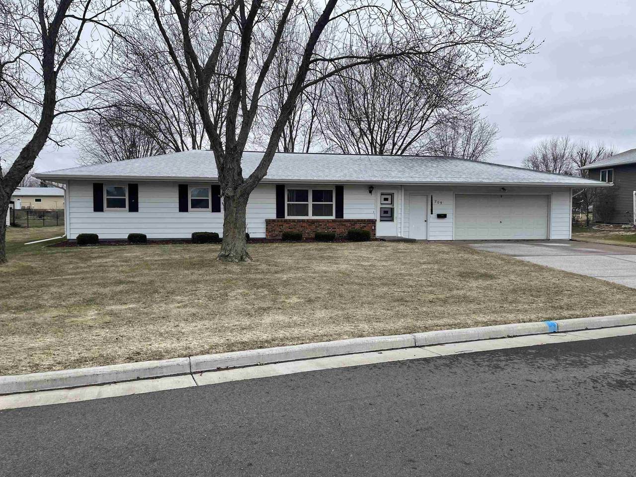 209 1ST AVENUE - Photo 1