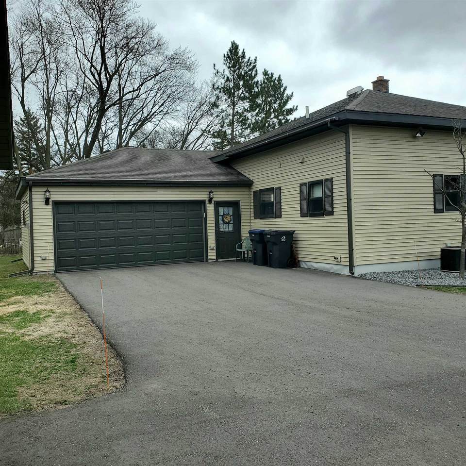 2840 Chestnut Drive - Photo 1