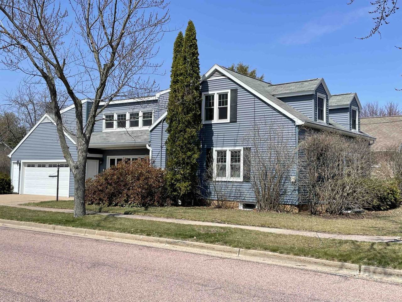 411 14TH STREET NORTH - Photo 1