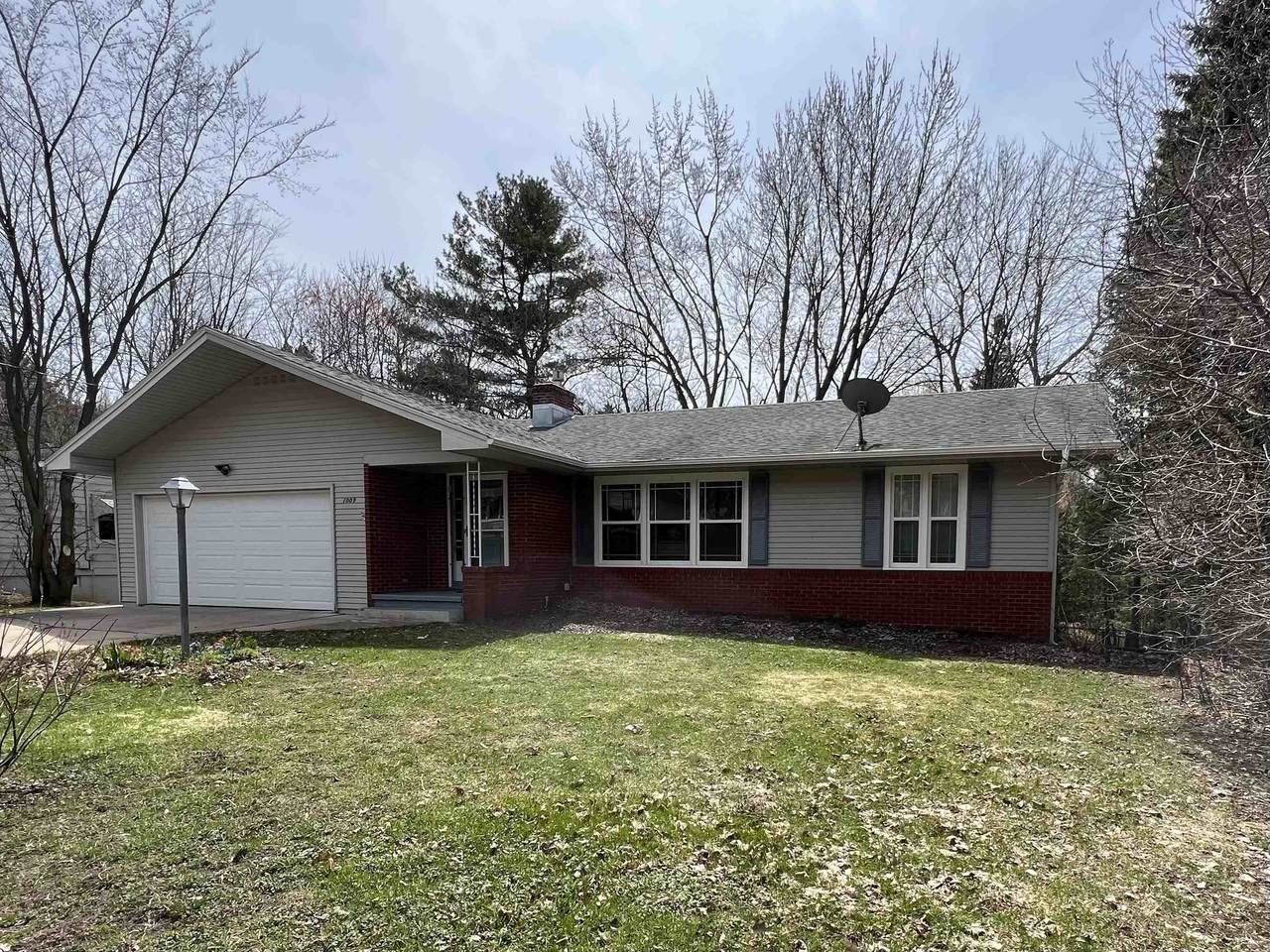 1009 Gilbert Street - Photo 1