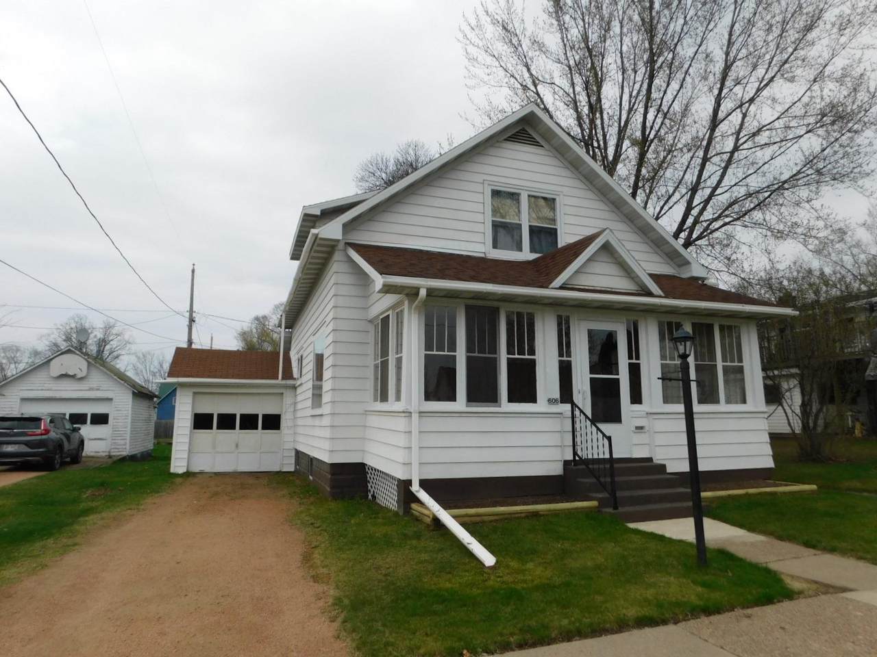 606 4TH STREET - Photo 1