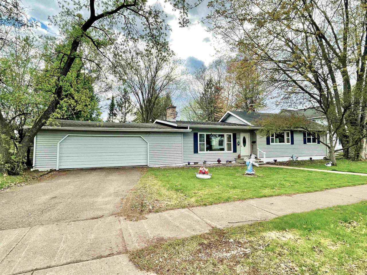 236 Argyle Avenue South - Photo 1