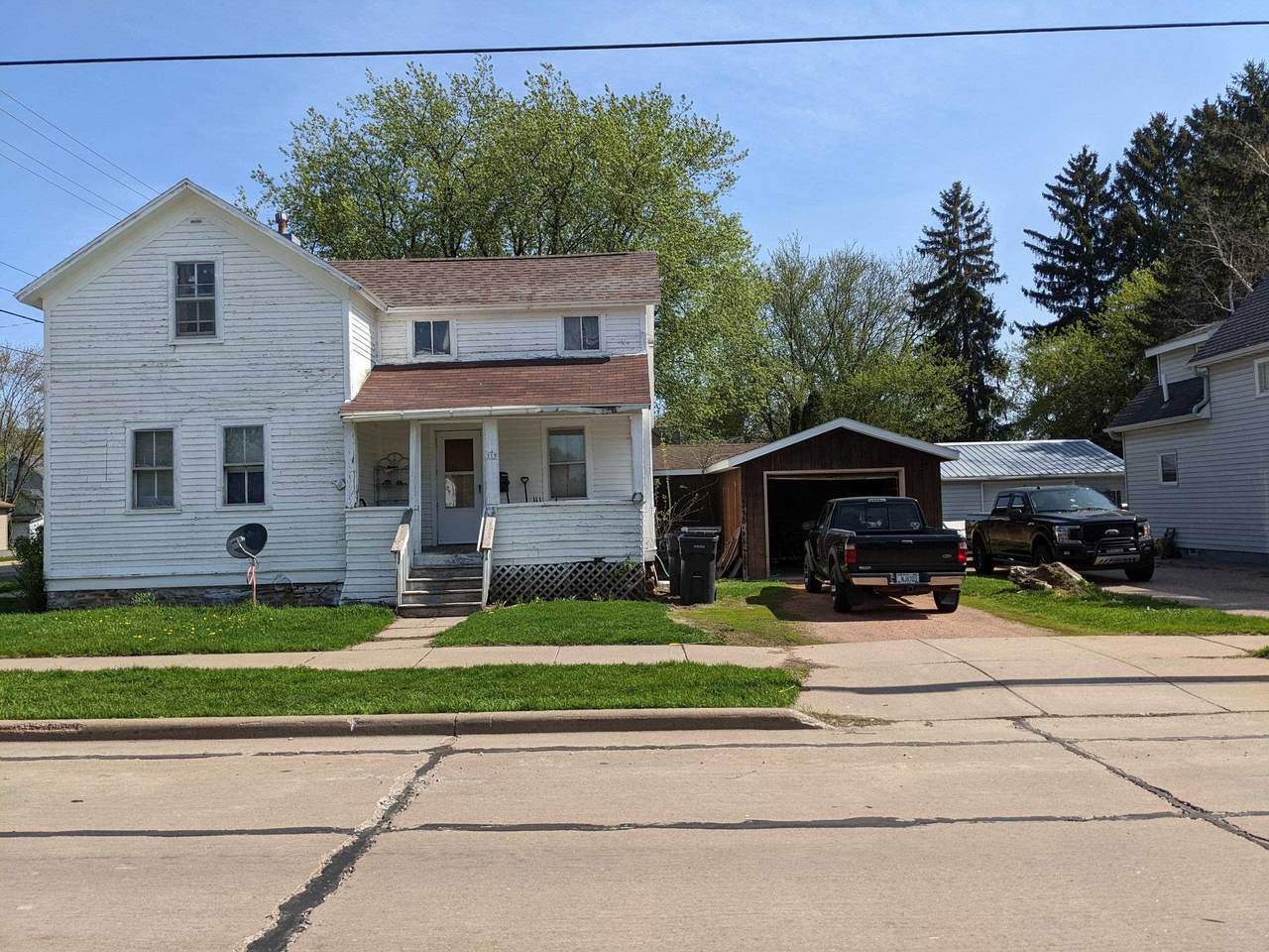 315 6TH STREET - Photo 1