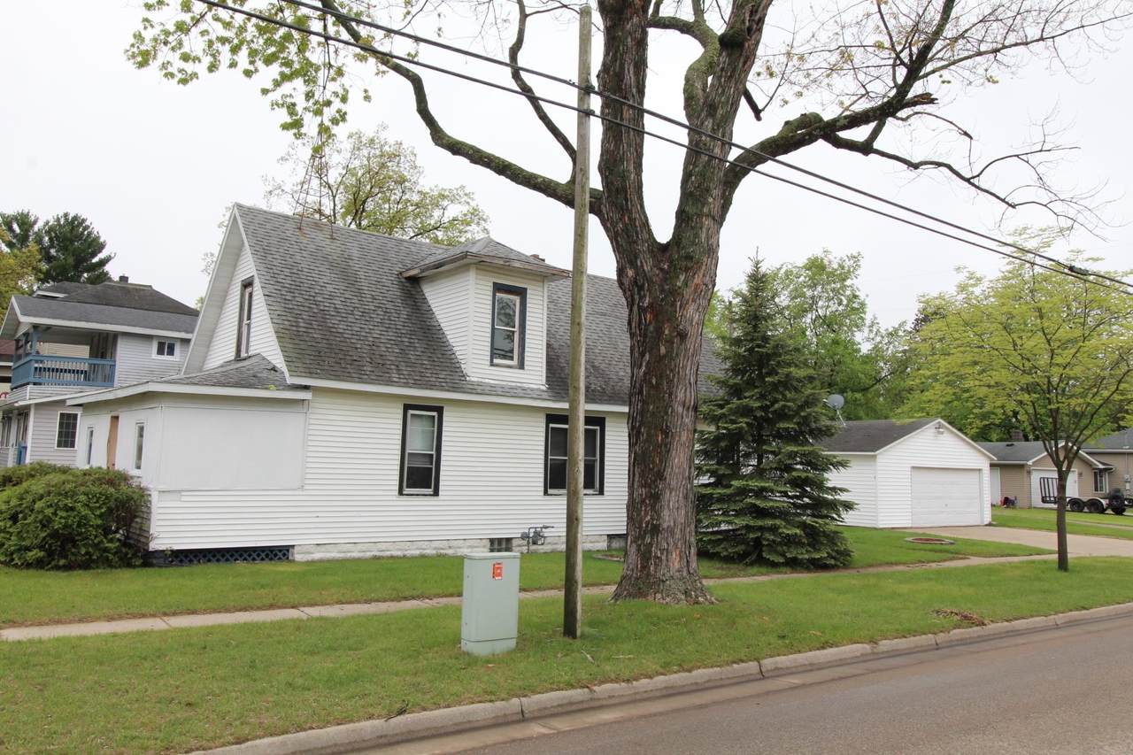 101 Pine Street - Photo 1