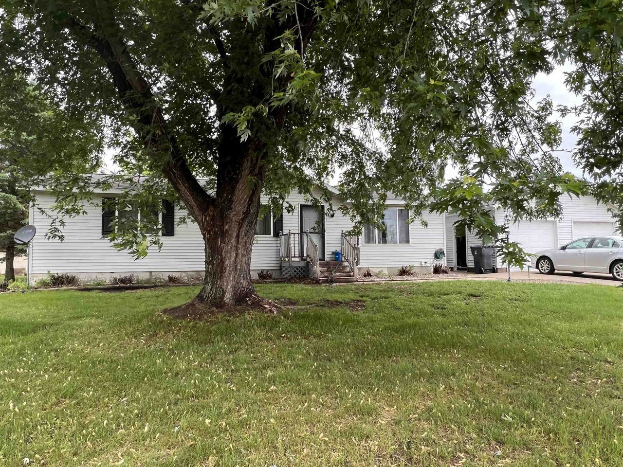318 Crestview Lane - Photo 1