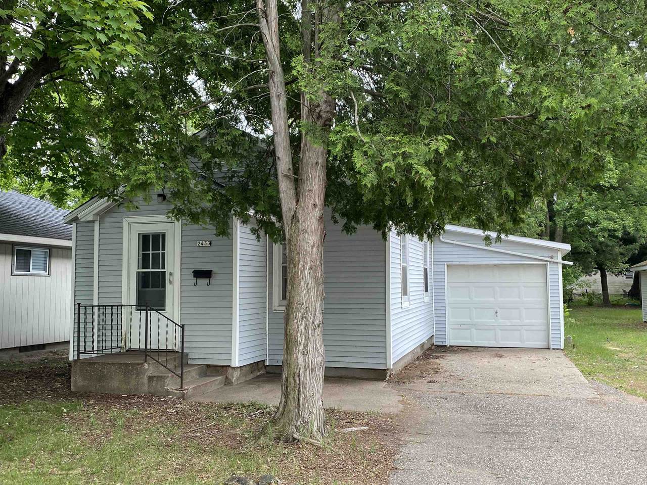 2433 Fourth Avenue - Photo 1