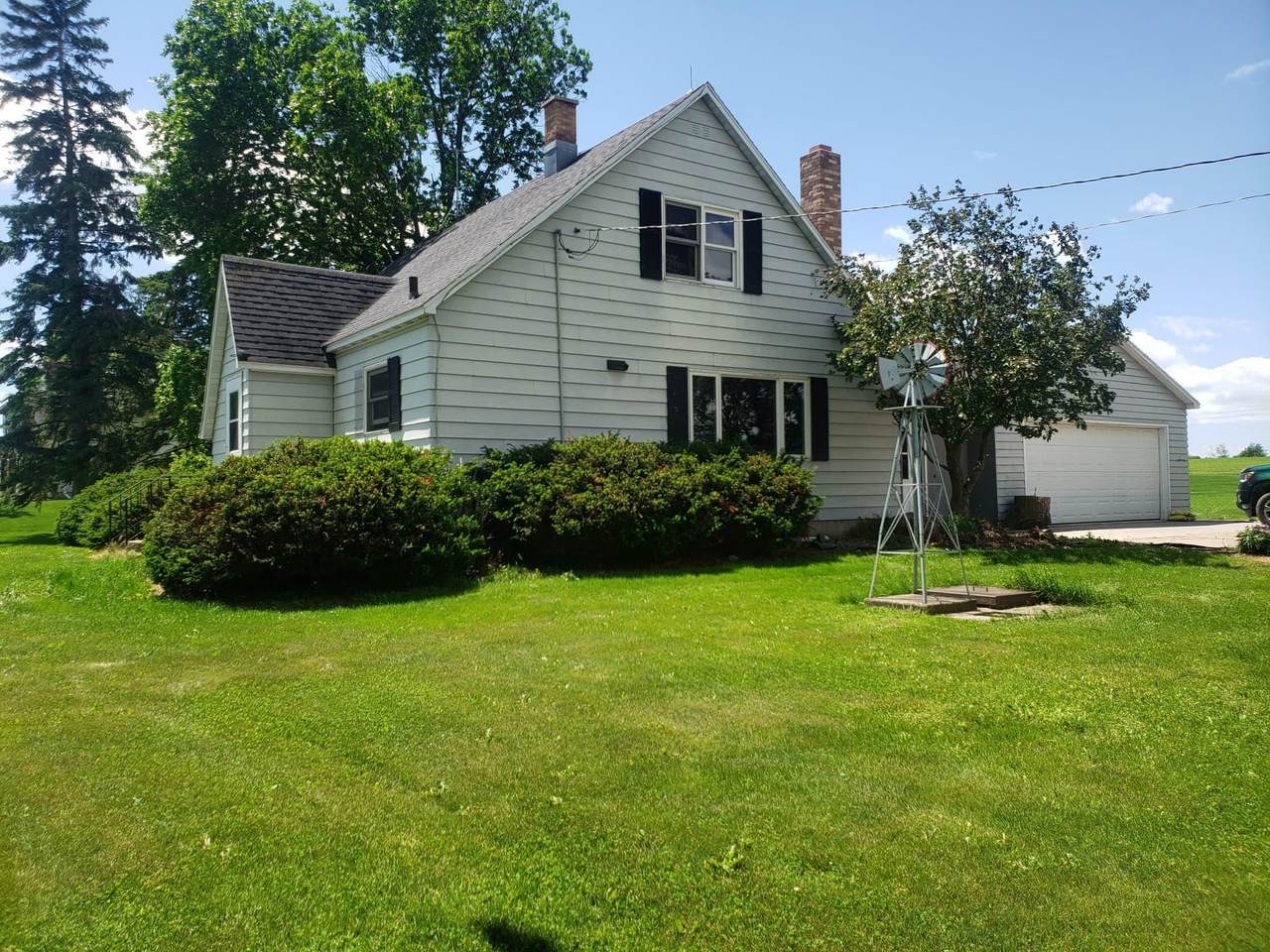 11693 Robin Road - Photo 1