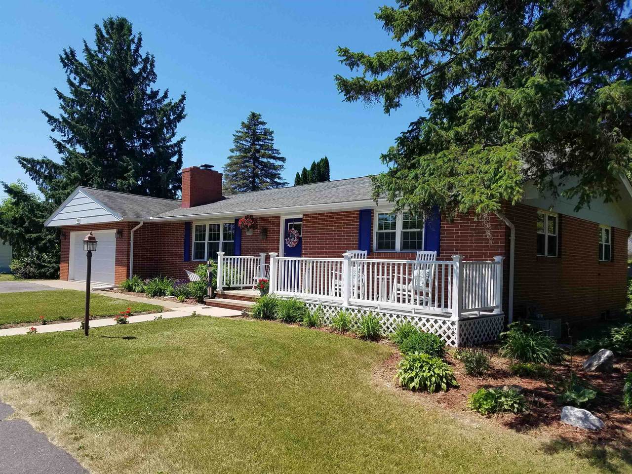 224560 Zinnia Drive - Photo 1