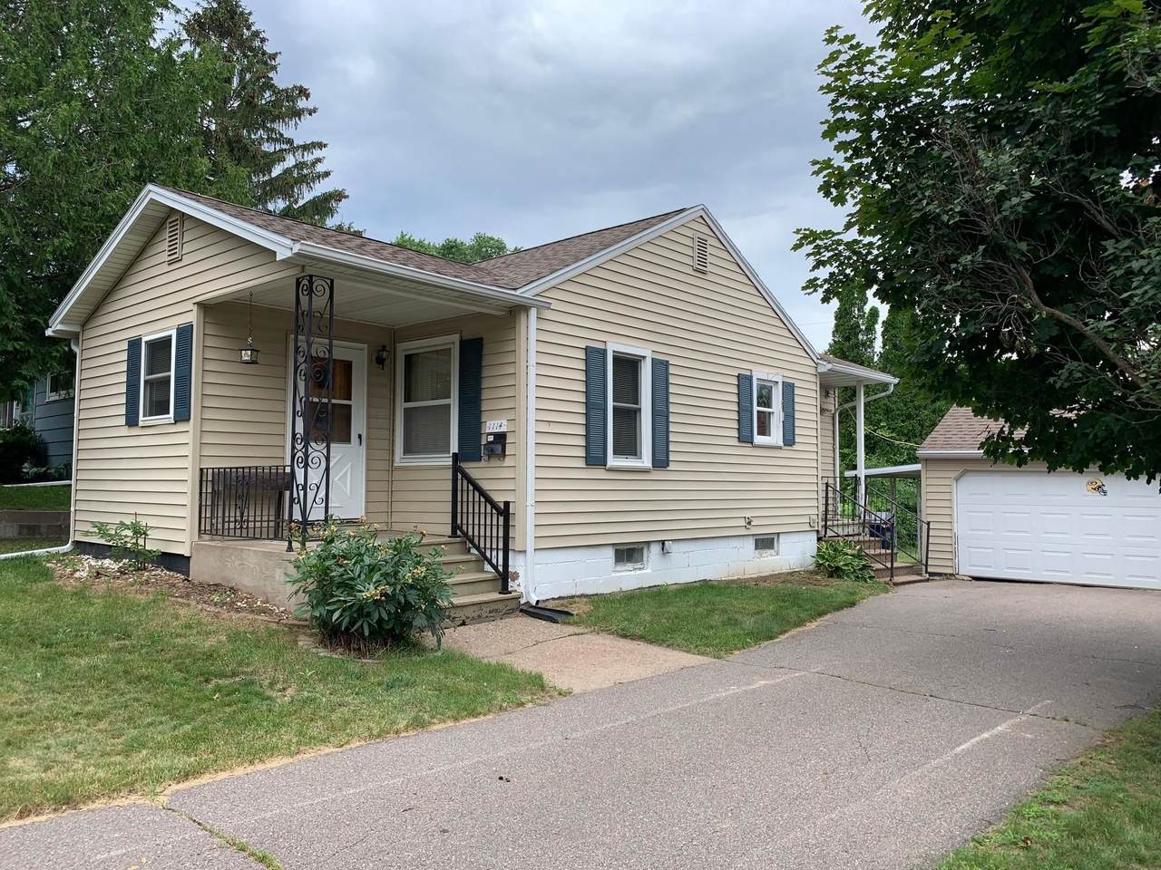 1114 Pine Street - Photo 1