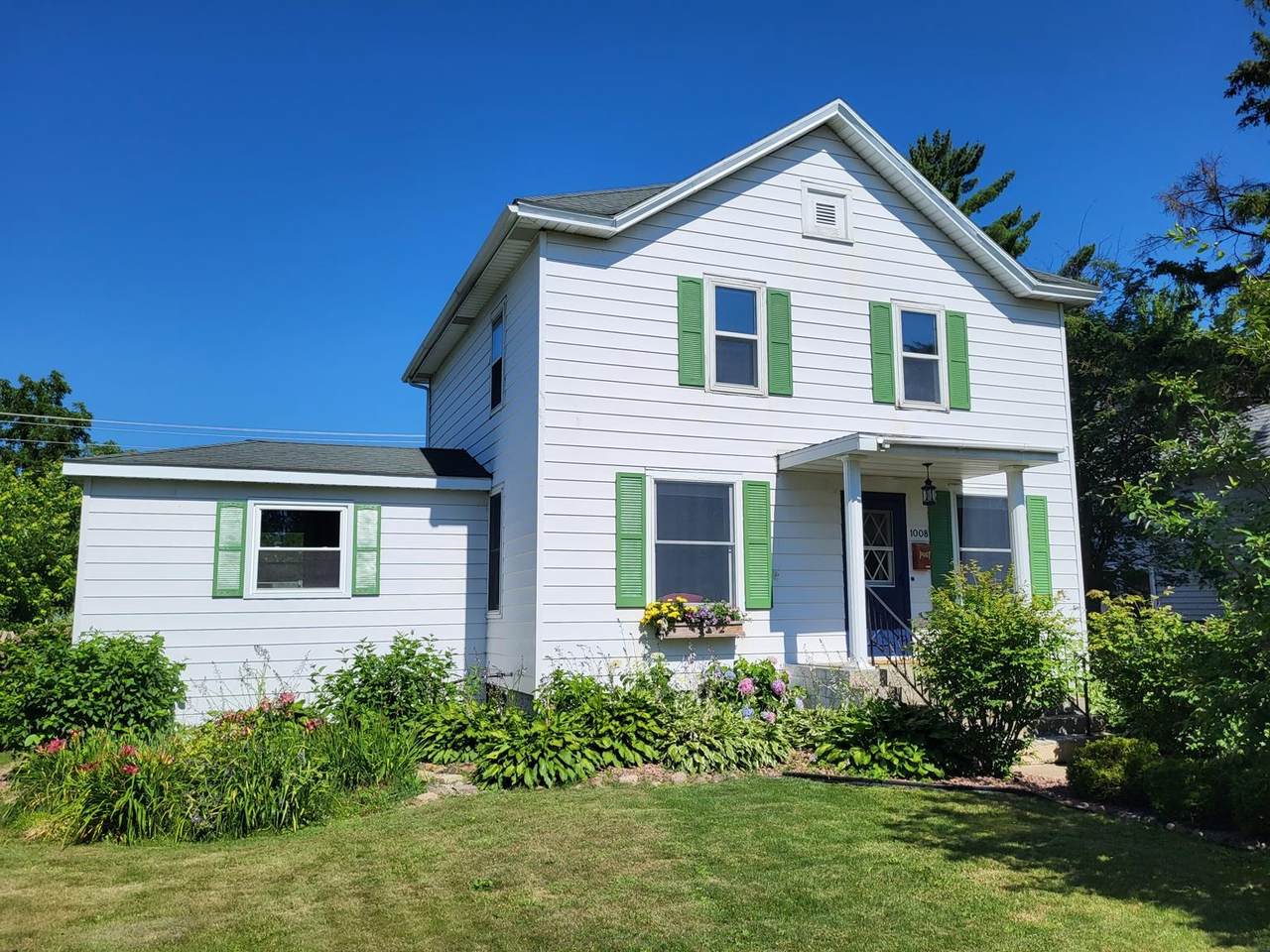 1008 Cherry Avenue - Photo 1