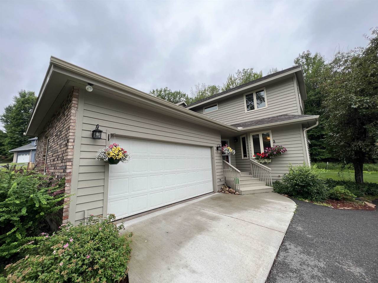 226480 Kingbird Avenue - Photo 1