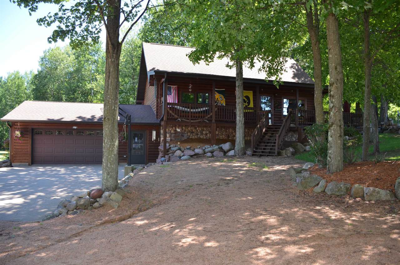 1009 Center Avenue - Photo 1