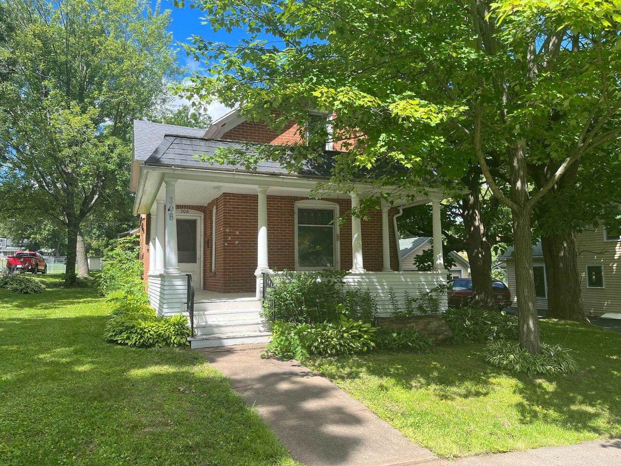 306 Oak Street - Photo 1