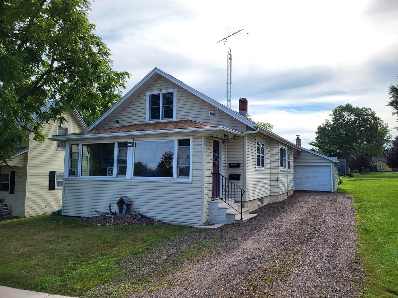 211 Cedar Avenue - Photo 1
