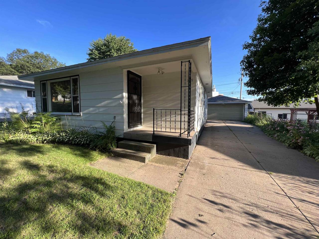 1019 Monroe Street - Photo 1