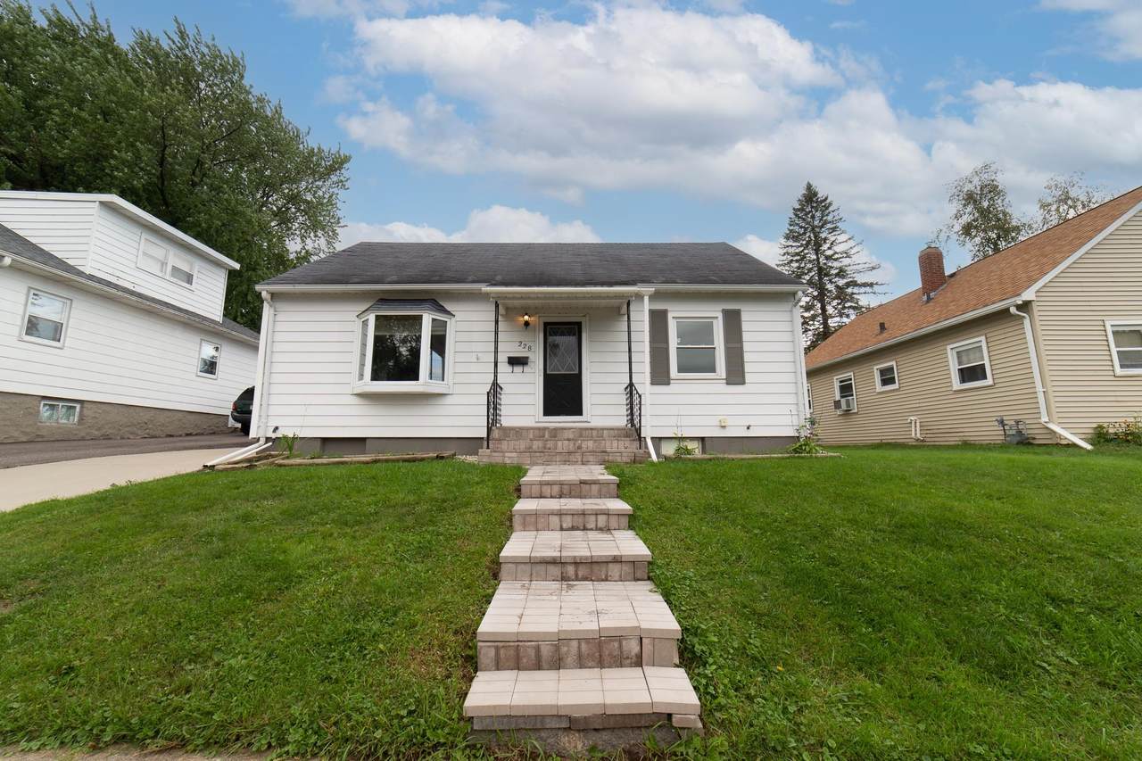 228 9TH AVENUE - Photo 1
