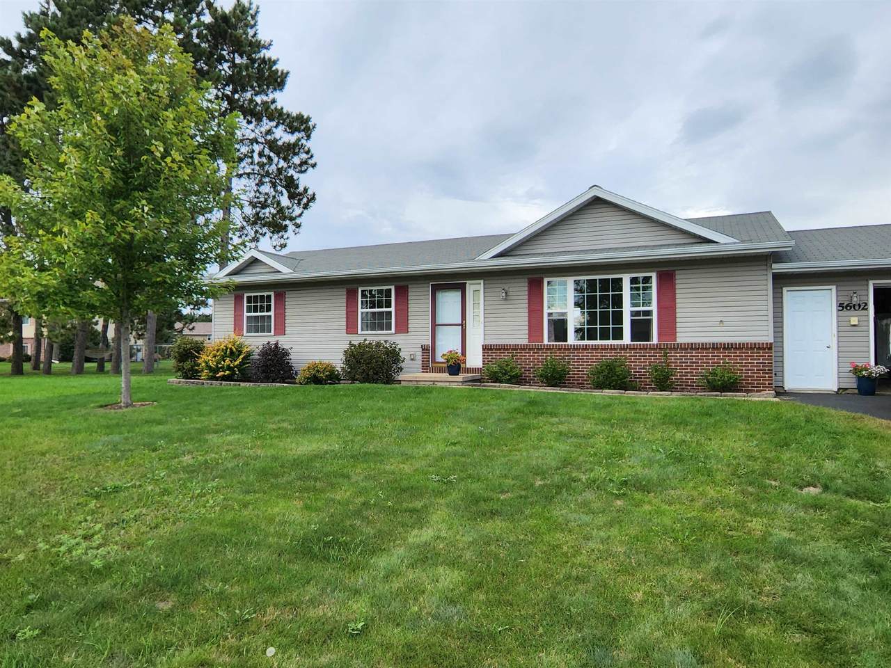 5602 Isaiah Street - Photo 1