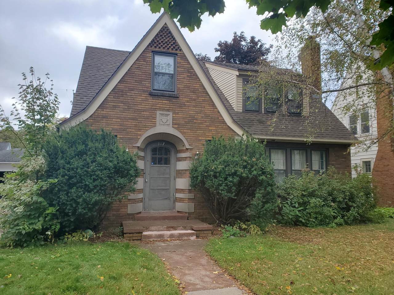 117 Eau Claire Boulevard - Photo 1