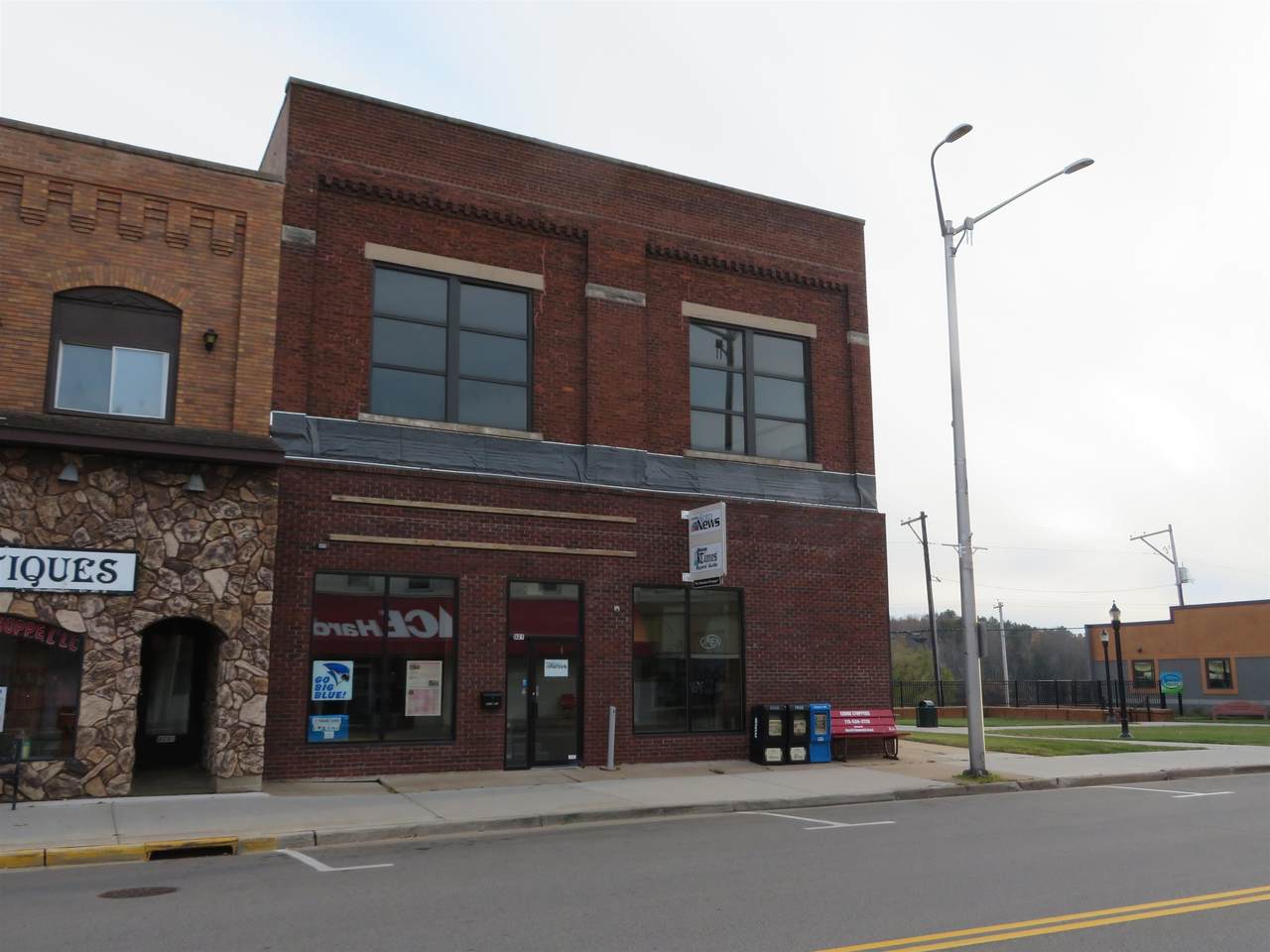 921 Main Street - Photo 1