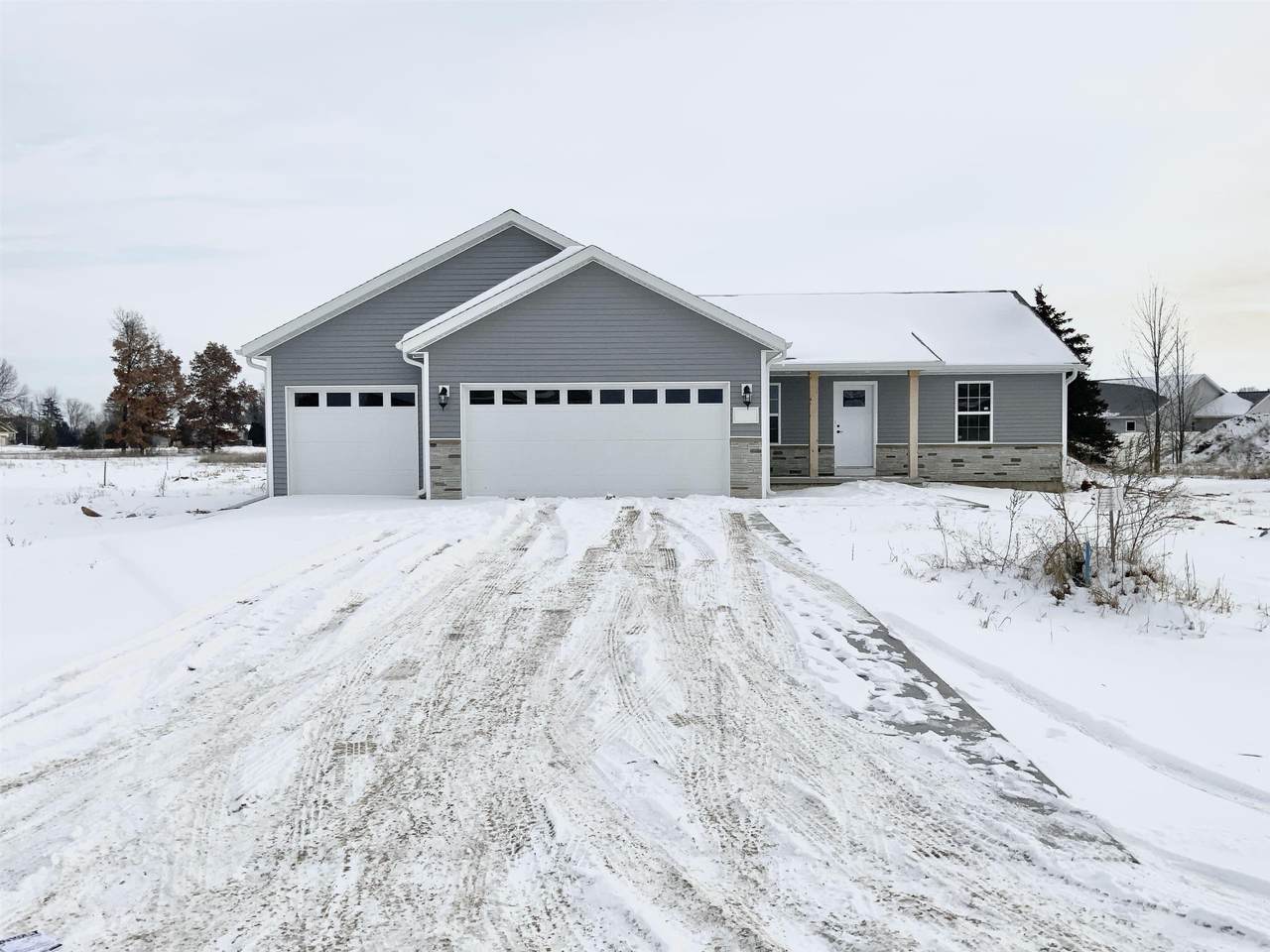 520 Woodland Circle - Photo 1