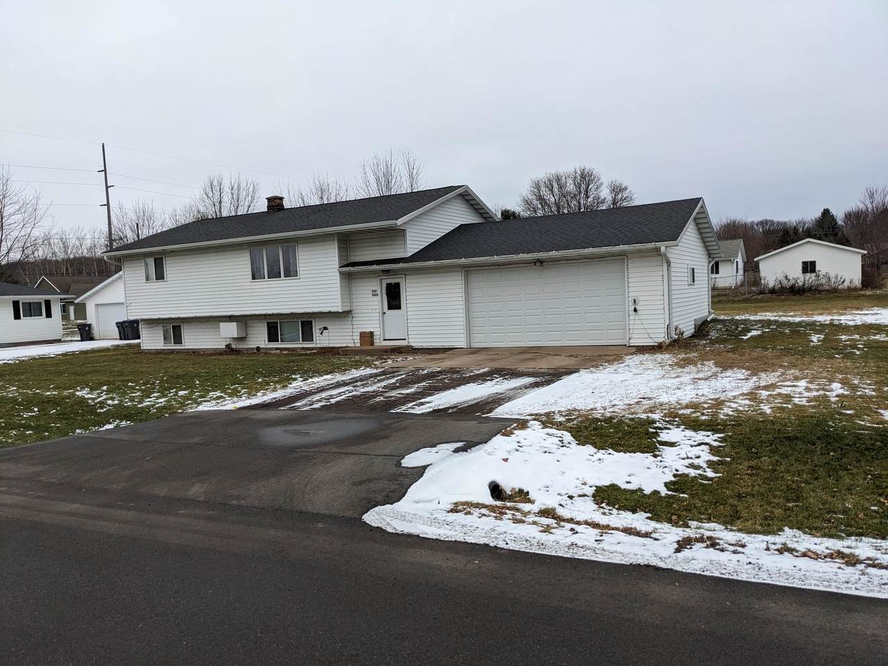 605 13TH STREET - Photo 1