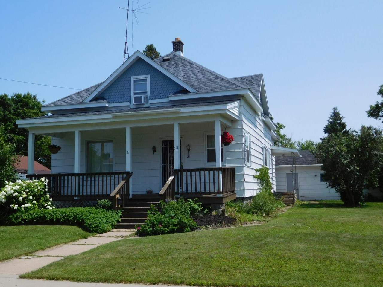 517 Watson Street - Photo 1