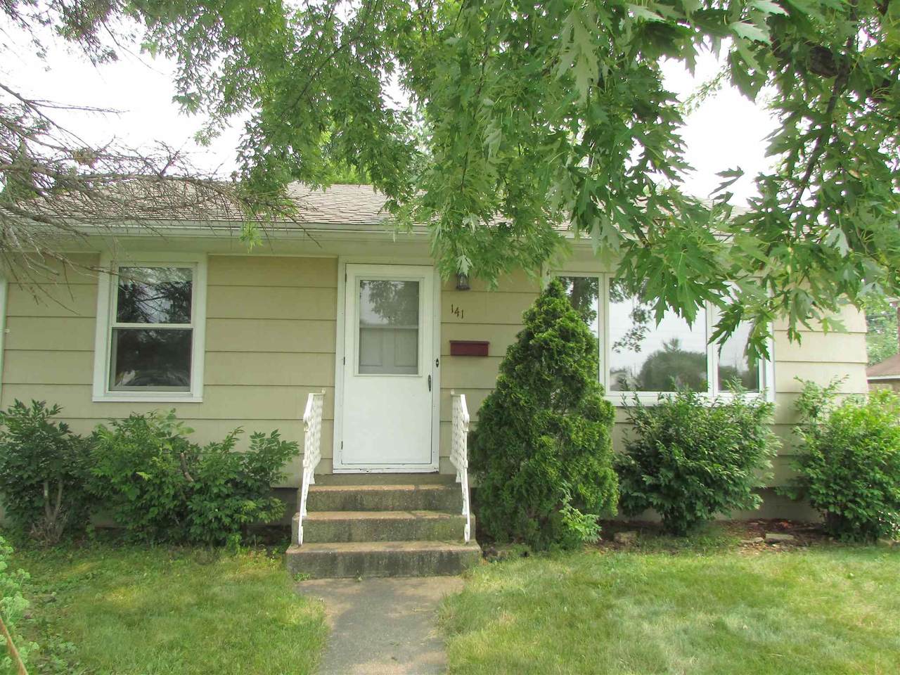 141 16TH AVENUE SOUTH - Photo 1