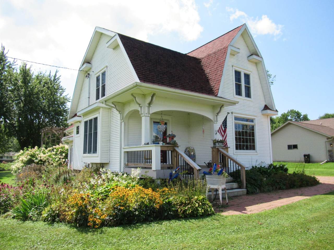 303 Pine Street - Photo 1