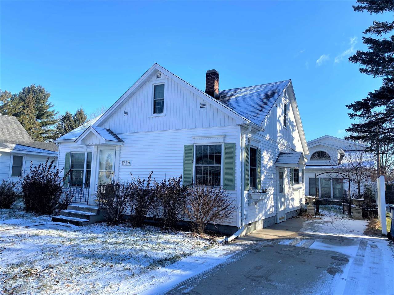 1217 9TH AVENUE - Photo 1