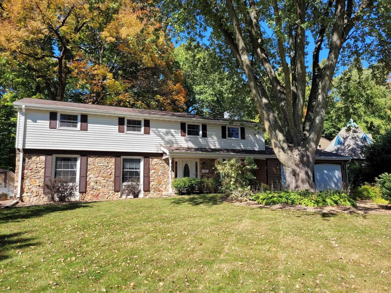 919 Martin Drive - Photo 1