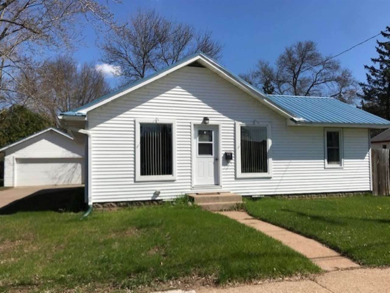 434 Wood Avenue - Photo 1