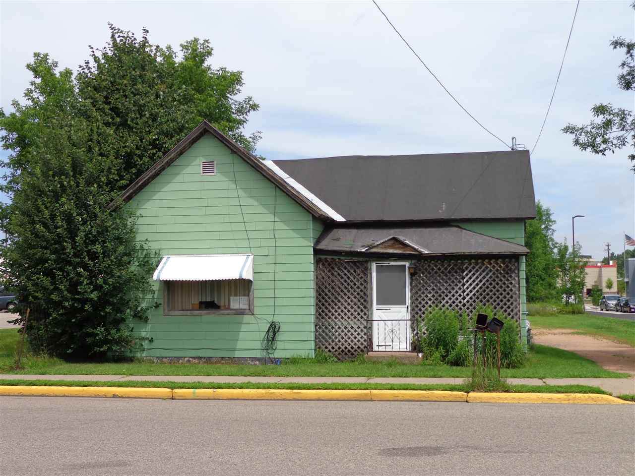 1612 Academy Avenue - Photo 1