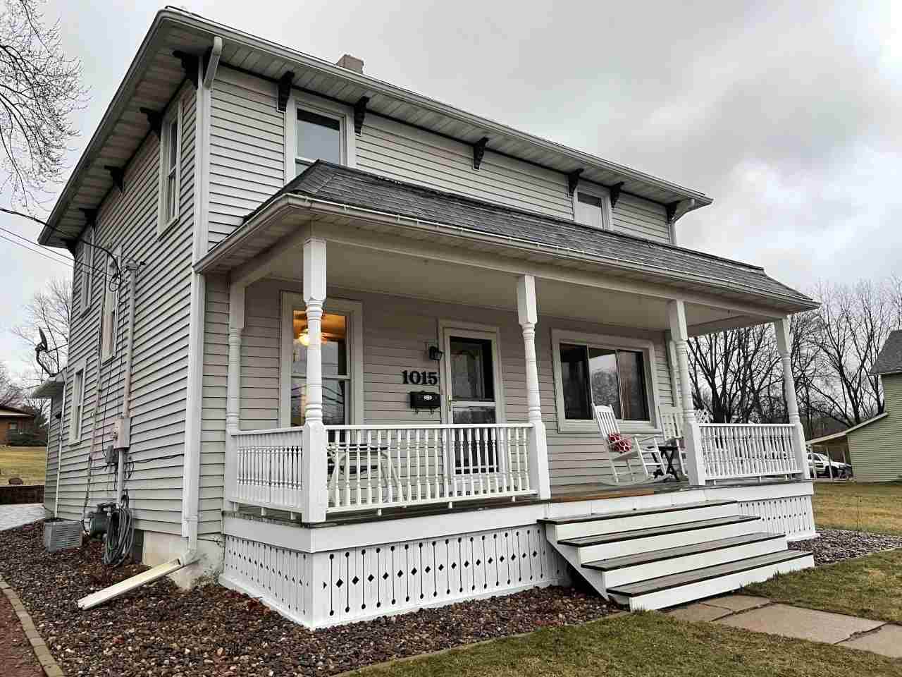 1015 Grand Avenue - Photo 1
