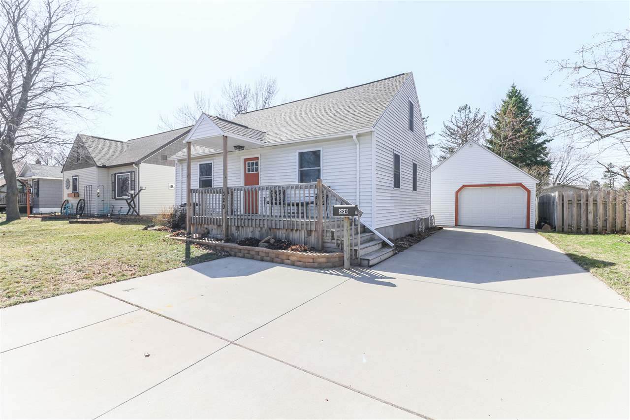 320 18TH AVENUE SOUTH - Photo 1