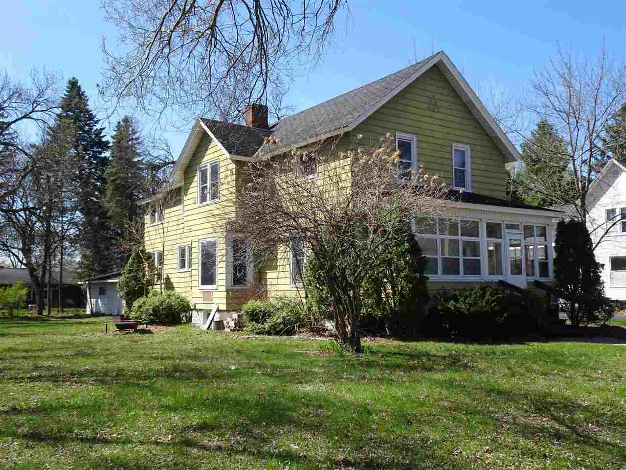 2035 Center Street - Photo 1